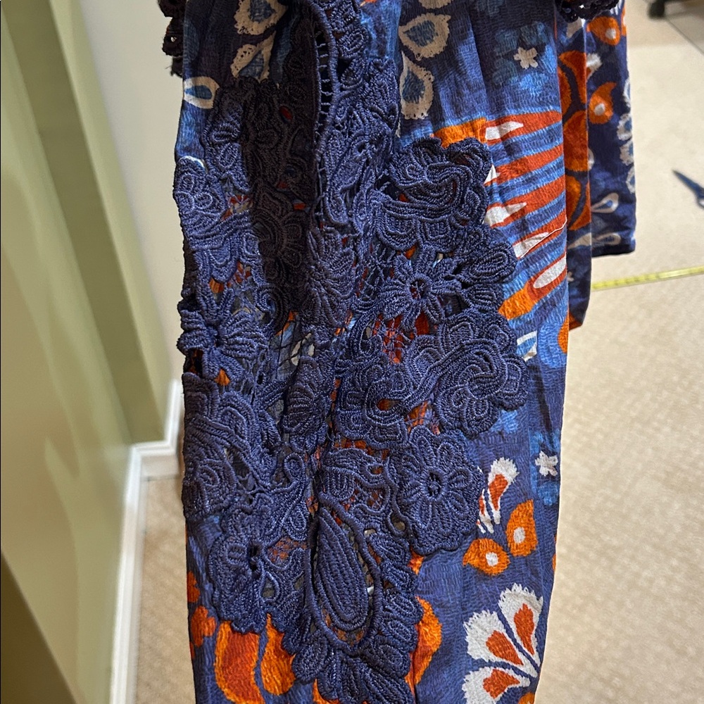 FARM RIO Smocked Pineapple Flowers Navy Blue
Blouse Large - Picture 7 of 14